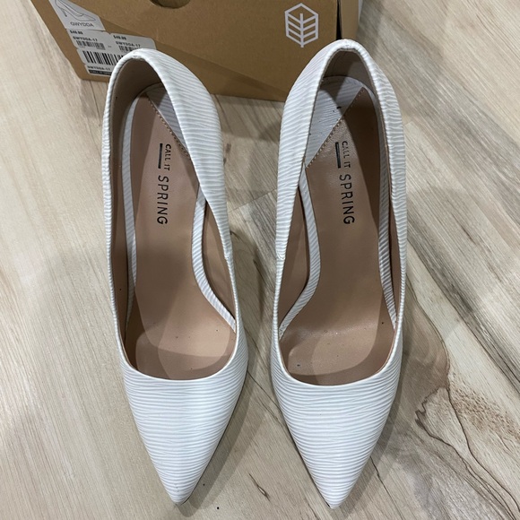 Call it Spring, Textured White Pump, Size 6 - Picture 2 of 5
